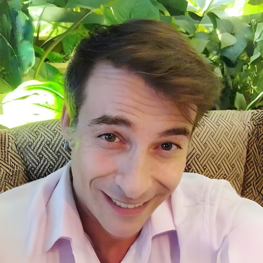 Mak - Astrólogo y Tarotista